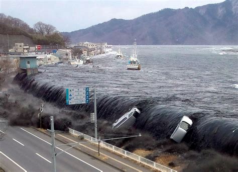 De Tsunami van 2004: Een Natuurramp met Onvergetelijke Impact op de Indonesische Maatschappij